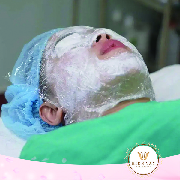 Có nên ủ tê trước khi nặn mụn không