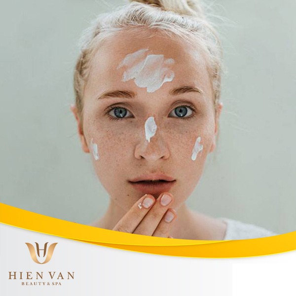 Kem đánh răng trị mụn