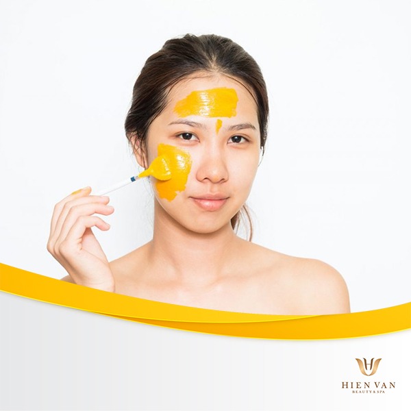 Đắp mặt nạ thiên nhiên điều trị nám