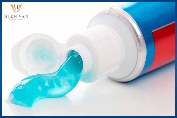 Không nên kem đánh răng bôi lên vết phỏng