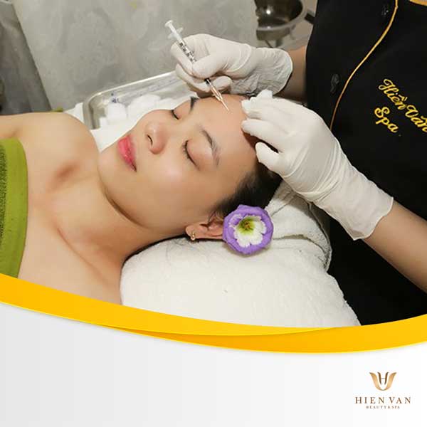 nên đến các Spa uy tín để lấy nhân mụn an toàn