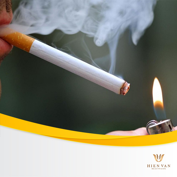 Thuốc lá là nguyên nhân khiến việc điều trị sẹo rỗ mãi chẳng thành công