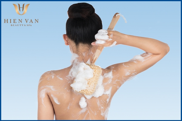 lưu ý điều trị mụn lưng