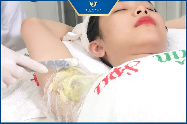 ủ trắng nách bằng bột ngọc trai
