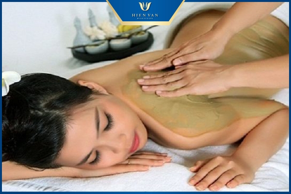 cách trị mụn lưng bằng lá trà xanh