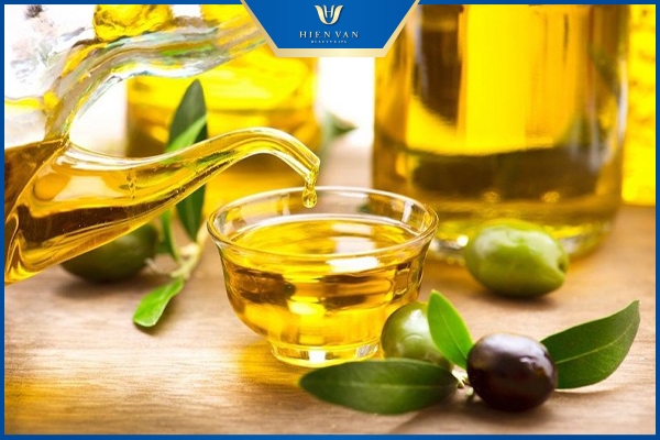 mẹo trị thâm nách với dầu oliu và đường nâu