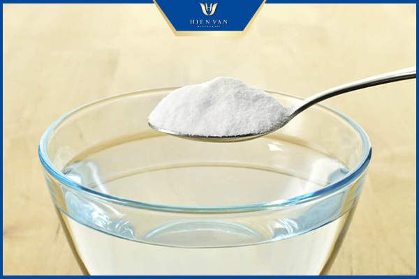 nước muối trị thâm mắt