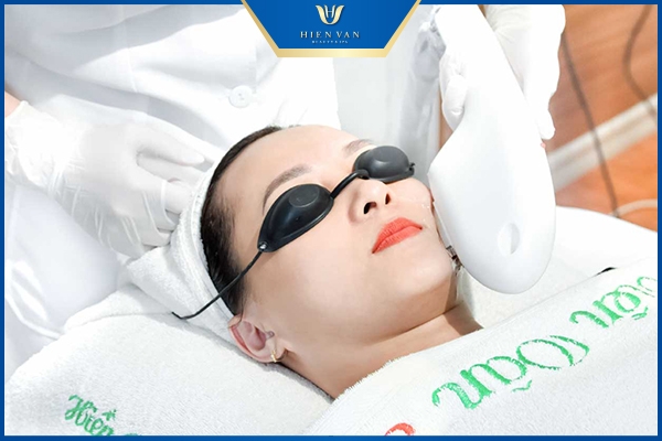 điều trị viêm da tiết bã bằng công nghệ cao