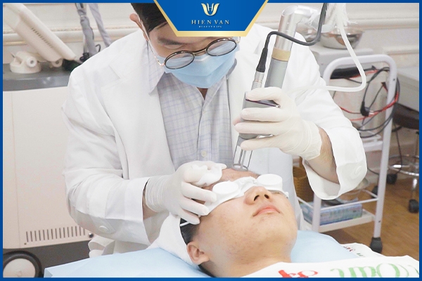 trị sẹo rỗ bằng công nghệ fractional co2 laser