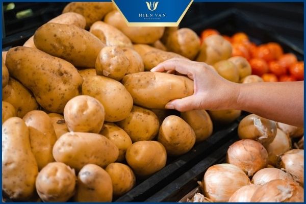 khoai tây trị thâm sau nặn mụn