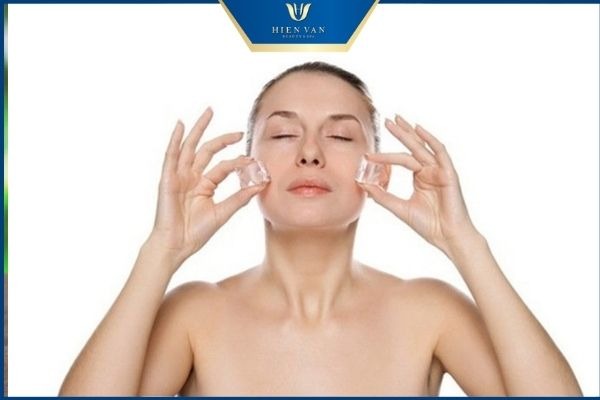 trị thâm đỏ bằng đá lạnh