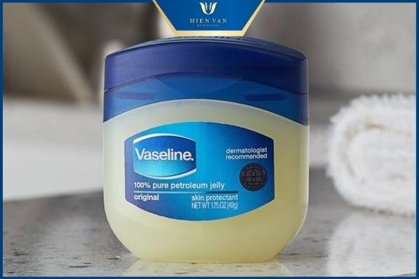 trị thâm nách bằng baking soda và vaseline