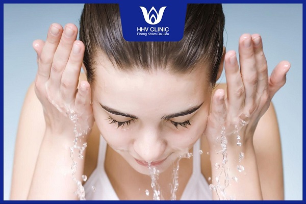 dap mat na xong co nen boi serum tri mun