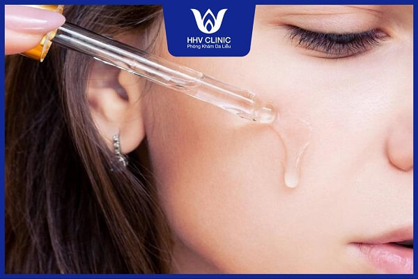 boi serum truoc hay kem tri mun truoc